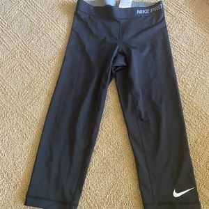Nike pro crop leggings size small